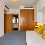 شقة Modern Spacious 3-bedroom With Pool Near برشلونة