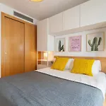 شقة Modern Spacious 3-bedroom With Pool Near