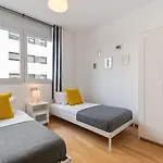 Modern Spacious 3-bedroom With Pool Near شقة *