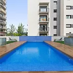 Modern Spacious 3-bedroom With Pool Near
