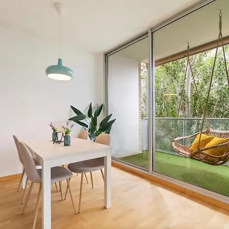 Modern Spacious 3-bedroom With Pool Near Barselona