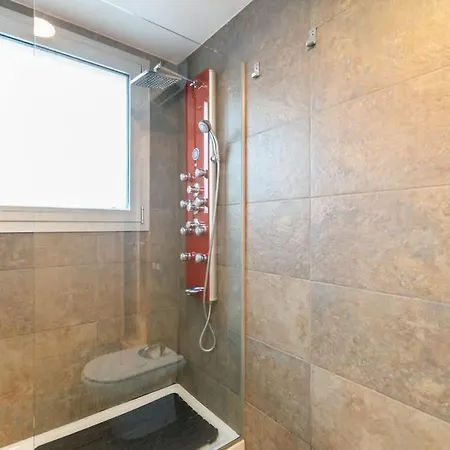 Modern Spacious 3-bedroom With Pool Near *