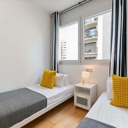Modern Spacious 3-bedroom With Pool Near