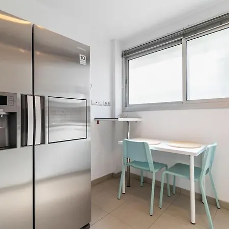 Modern Spacious 3-bedroom With Pool Near برشلونة