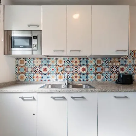 Modern Spacious 3-bedroom With Pool Near شقة برشلونة