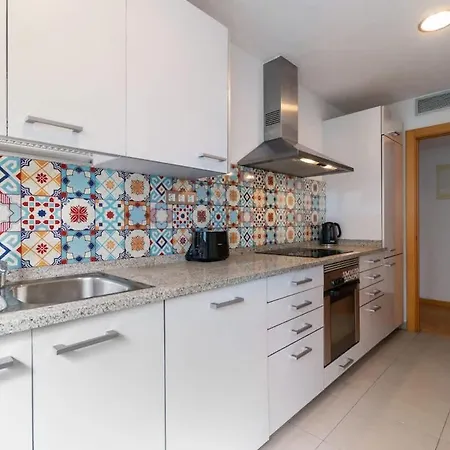 شقة Modern Spacious 3-bedroom With Pool Near برشلونة