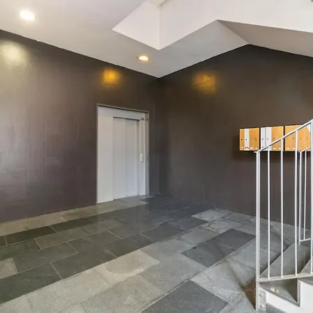 Modern Spacious 3-bedroom With Pool Near Daire