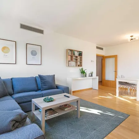 Modern Spacious 3-bedroom With Pool Near شقة *